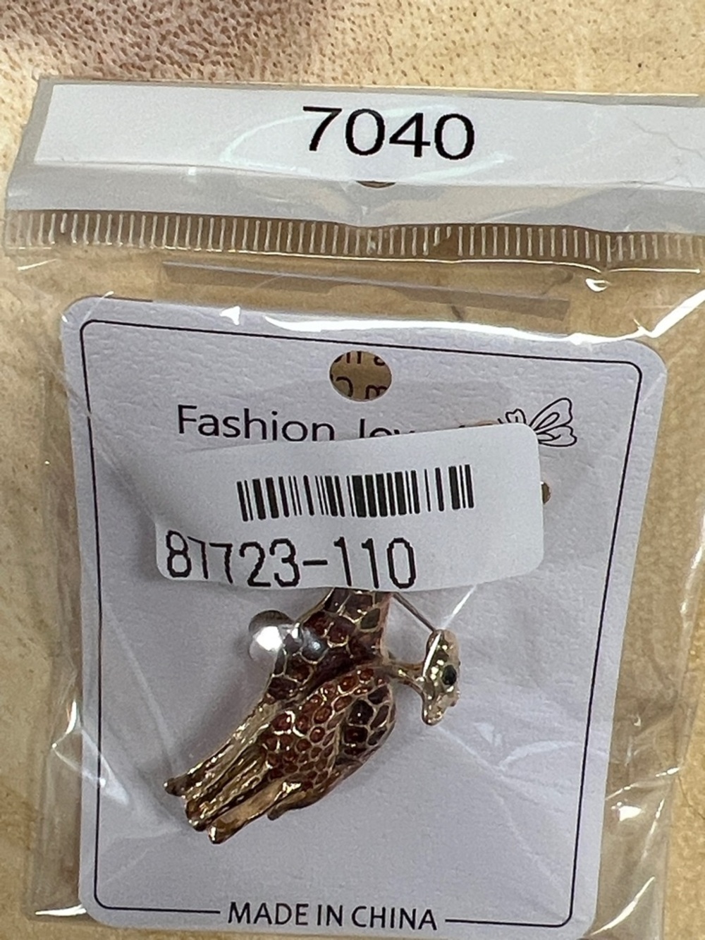 3/$18 Fashion Jewelry Gold and Brown Giraffe Brooch Pin Lot 7040 - Picture 6 of 6